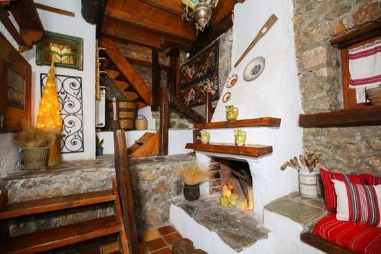 Mariolata Stone House Villa Lílaia Buitenkant foto